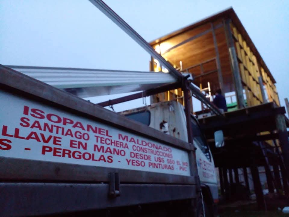 Camión Isopanel Maldonado Santiago Techera